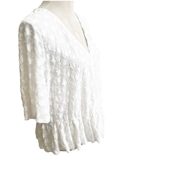 Lane Bryant Textured Peplum Stars Blouse Size 14/16 White V-Neck Button Playful - Picture 4 of 12